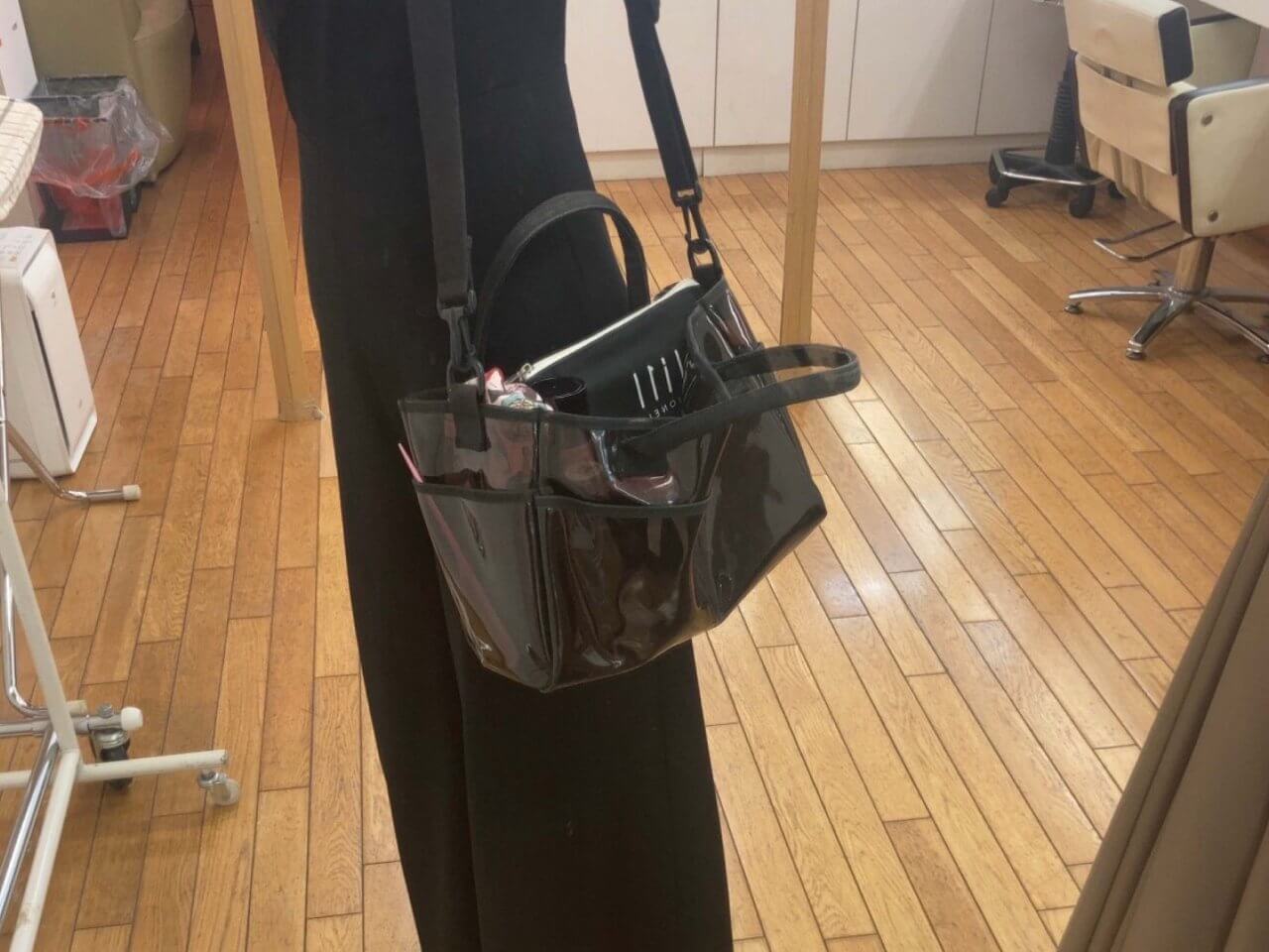 覗きたくなる、メイクアップアーティストのバッグの中身
